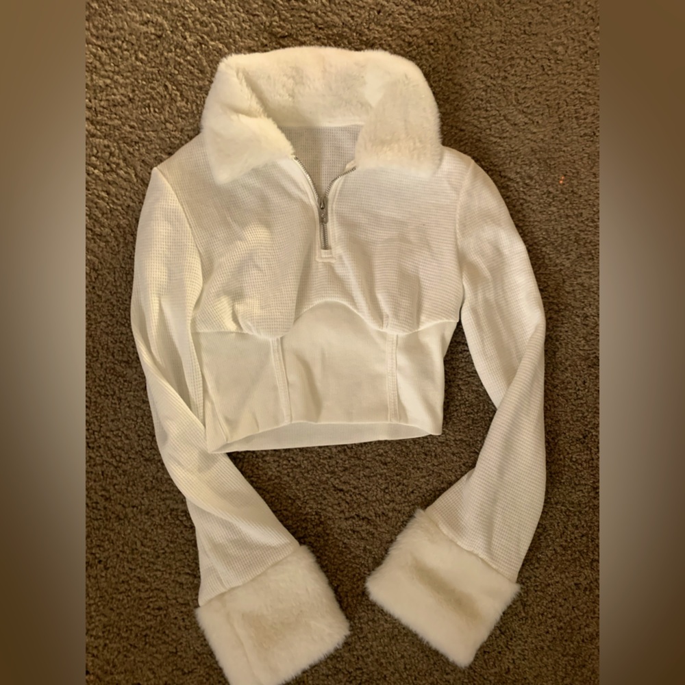 White cropped sweater from SHEIN very comfy and cute